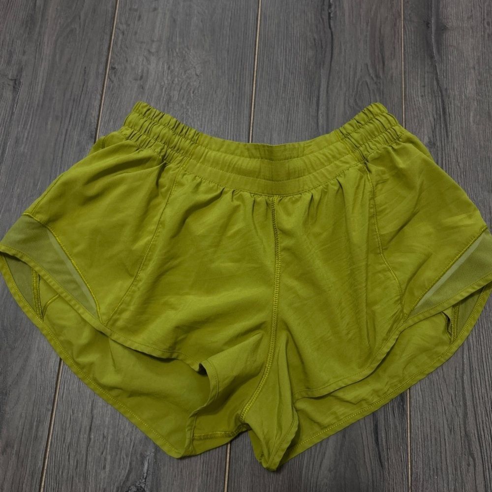 Lululemon Hotty Hot Low Rise 2.5”